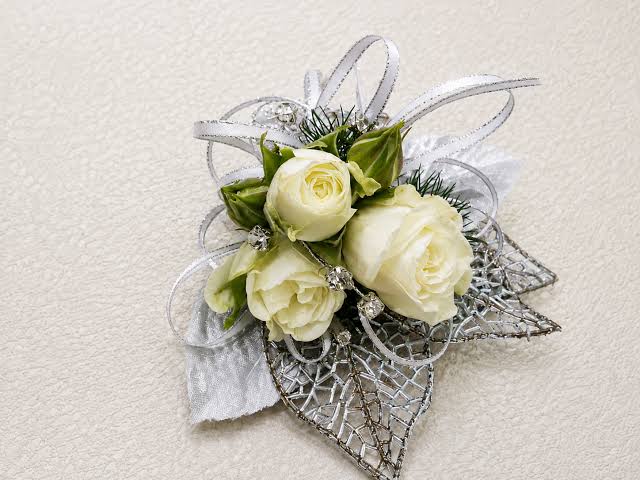 Corsages and Buttonholes: The Small Pieces That Get Photographed Most